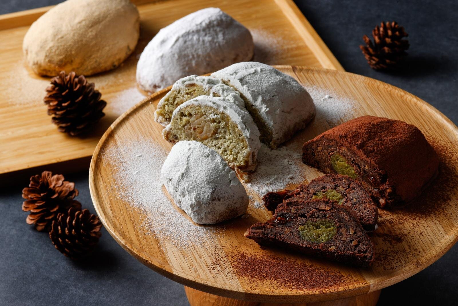 パレスホテル東京25年クリスマス ケーキ、サンタが座る“切り株風”&リース仕立てのピスタチオケーキも