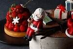 パレスホテル東京25年クリスマス ケーキ、サンタが座る“切り株風”&リース仕立てのピスタチオケーキも｜写真1