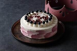 パレスホテル東京25年クリスマス ケーキ、サンタが座る“切り株風”&リース仕立てのピスタチオケーキも|写真4