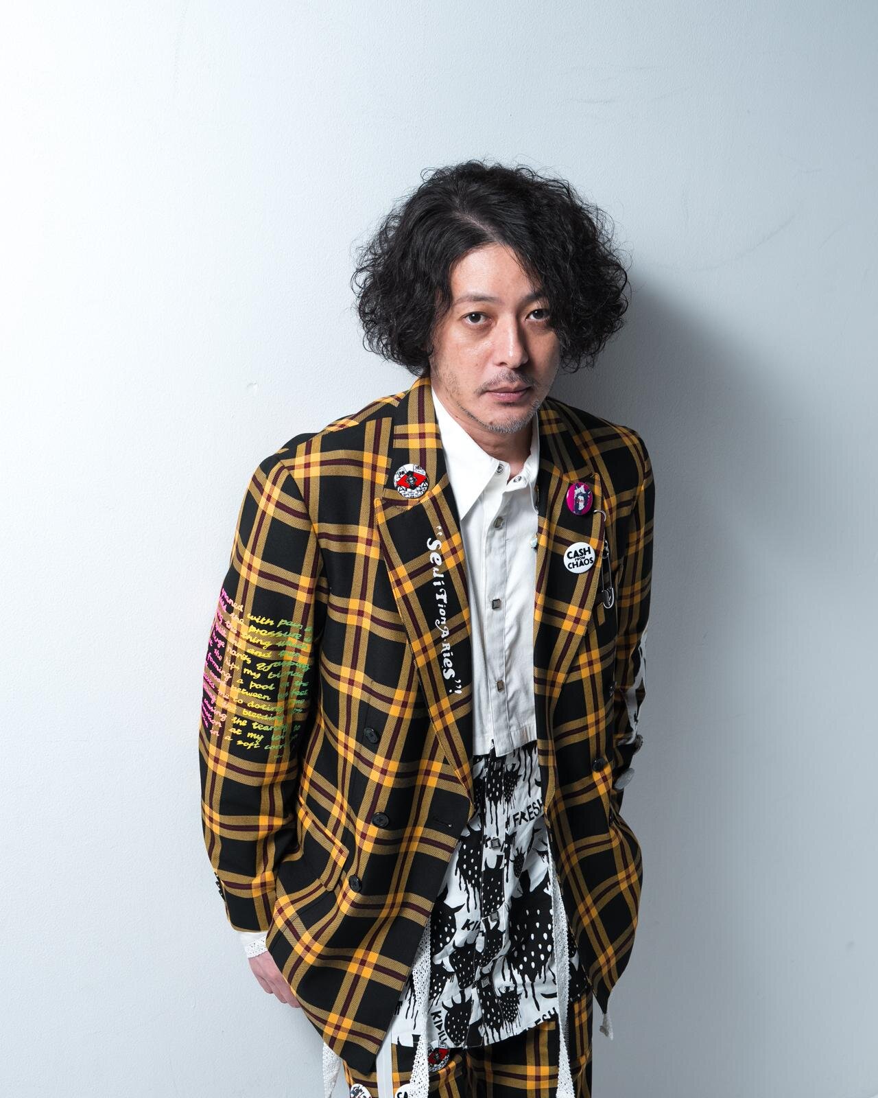 オダギリジョーにインタビュー、映画版「オリバーな犬」ダークファンタジーたる所以は？“抗って”作り続ける映画