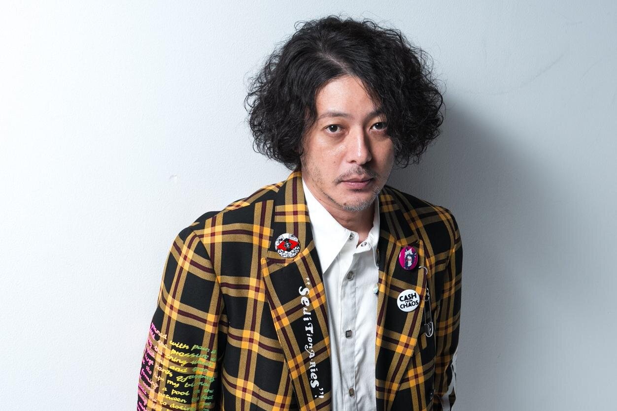 オダギリジョーにインタビュー、映画版「オリバーな犬」ダークファンタジーたる所以は？“抗って”作り続ける映画