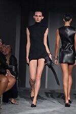 アレキサンダー ワン 26年春夏コレクション - 女性にむけたパワードレッシング｜写真30