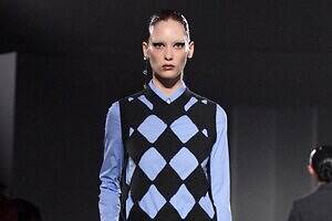 アレキサンダー ワン 26年春夏コレクション - 女性にむけたパワードレッシング