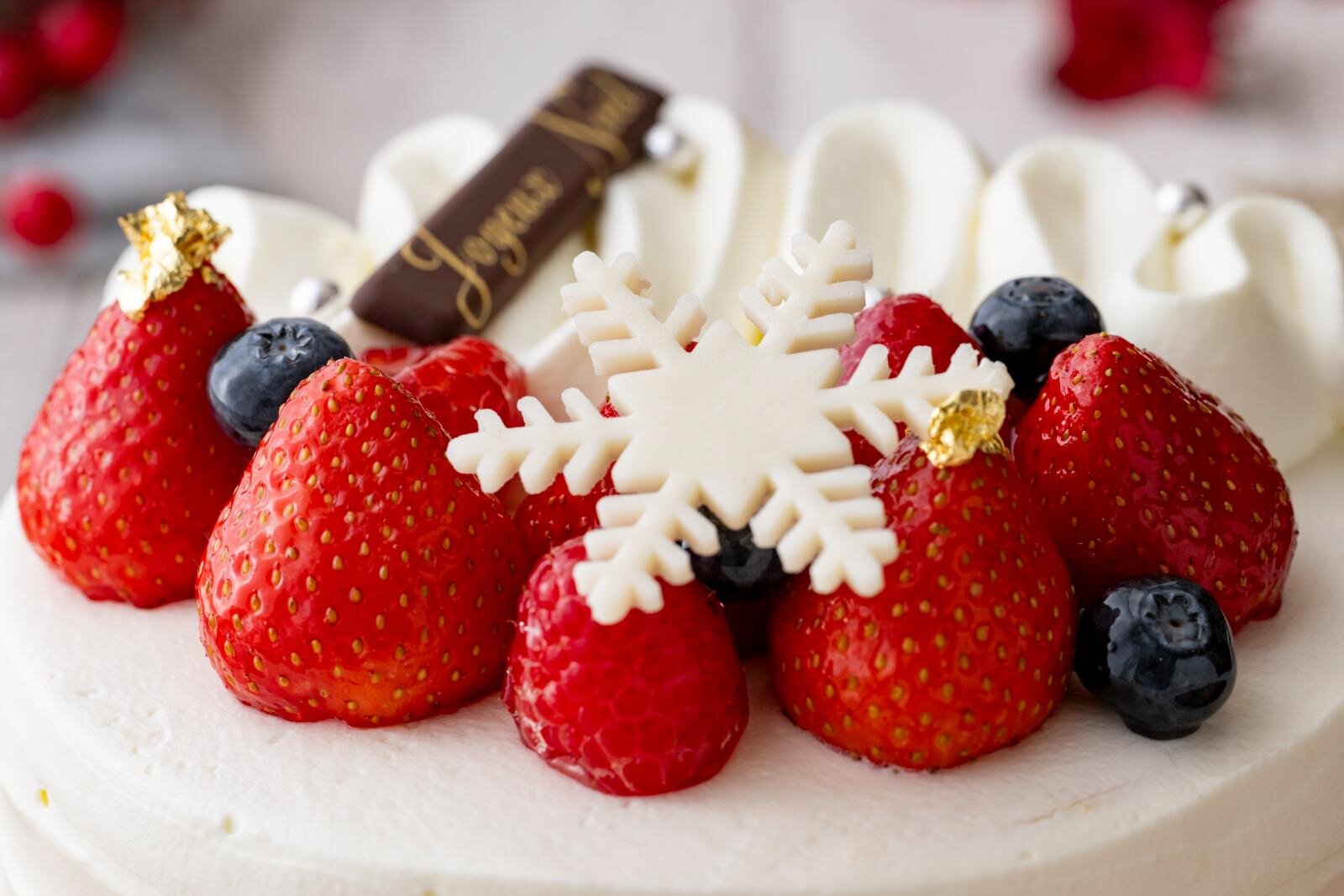 東京プリンスホテル25年クリスマスケーキ、手描きツリーのピスタチオや“お城風”チョコ｜写真8