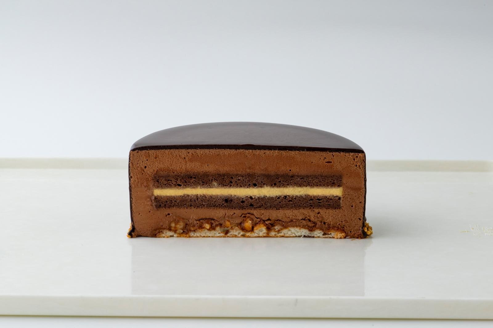 東京プリンスホテル25年クリスマスケーキ、手描きツリーのピスタチオや“お城風”チョコ｜写真5
