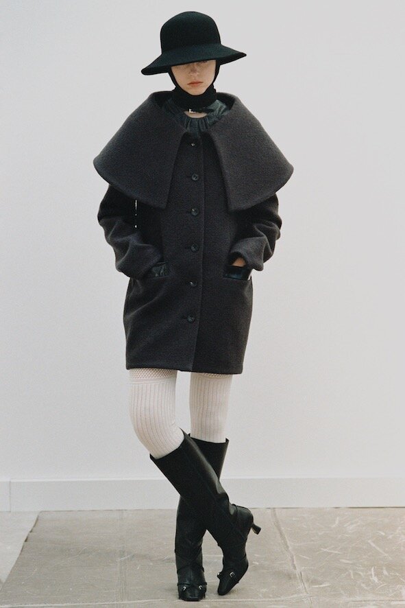 フェティコ“ホワイトトリム”のケープカーディガン＆レース柄ニットトップス、伊勢丹新宿限定で｜写真6