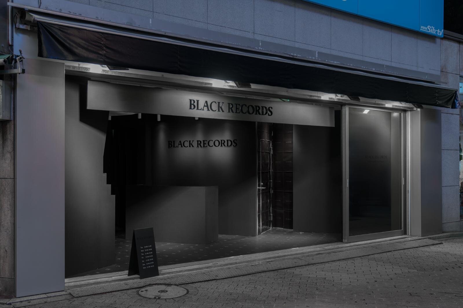 SKY-HI率いるBMSG“黒塗り”レコードショップが渋谷に、カバーアートのない音楽と出会う場所｜写真3