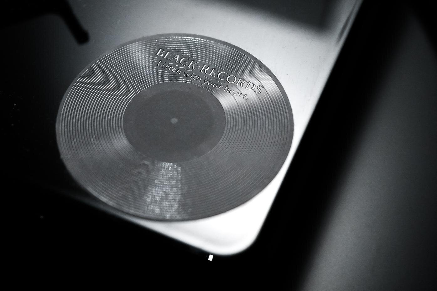 SKY-HI率いるBMSG“黒塗り”レコードショップが渋谷に、カバーアートのない音楽と出会う場所