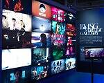 SKY-HI率いるBMSG“黒塗り”レコードショップが渋谷に、カバーアートのない音楽と出会う場所｜写真17