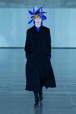 シンヤコヅカ×コンバース“アンティーク刺繍”着想のスニーカー、手描きの⿃・額縁・⽉を刺繍で表現｜写真8