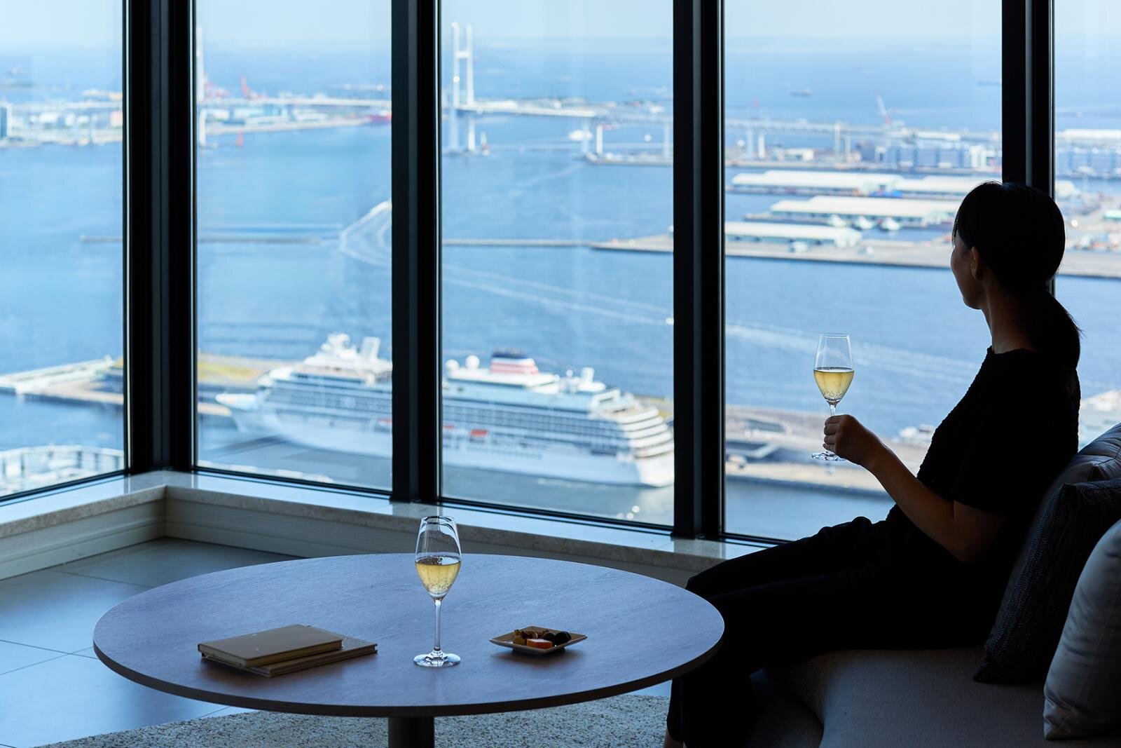 「OMO5横浜馬車道 by 星野リゾート」駅直結の新ホテル、360°広がる港町パノラマビュー｜写真2