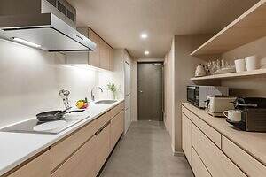 「OMO5横浜馬車道 by 星野リゾート」駅直結の新ホテル、360°広がる港町パノラマビュー｜写真5