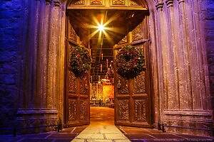 スタジオツアー東京のクリスマス「ホグワーツ・イン・ザ・スノー」大広間に浮かぶ400本のキャンドル｜写真7