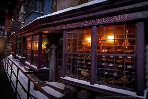 スタジオツアー東京のクリスマス「ホグワーツ・イン・ザ・スノー」大広間に浮かぶ400本のキャンドル｜写真6