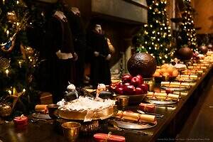 スタジオツアー東京のクリスマス「ホグワーツ・イン・ザ・スノー」大広間に浮かぶ400本のキャンドル｜写真1