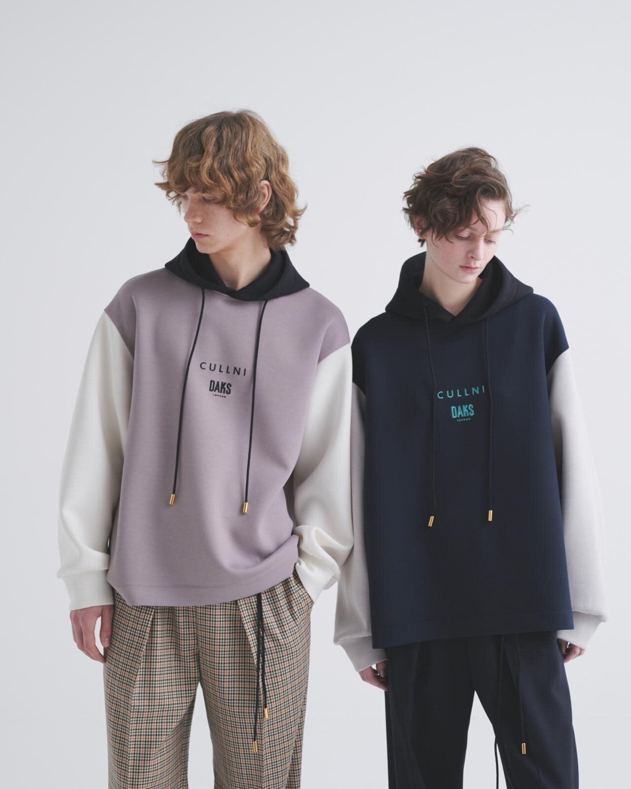 フーディー 各33,000円
