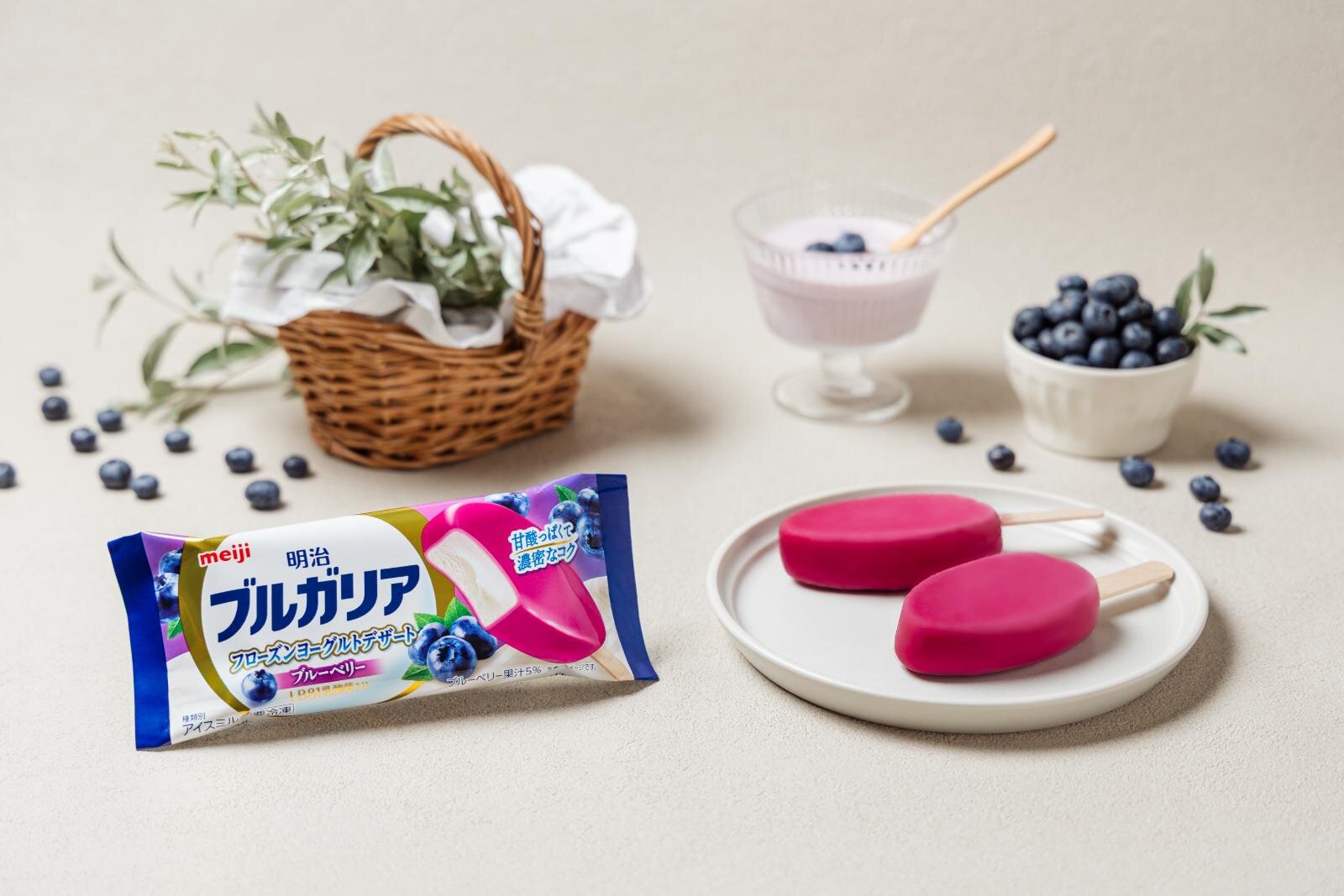 「明治ブルガリア フローズンヨーグルトデザート ブルーベリー」194円