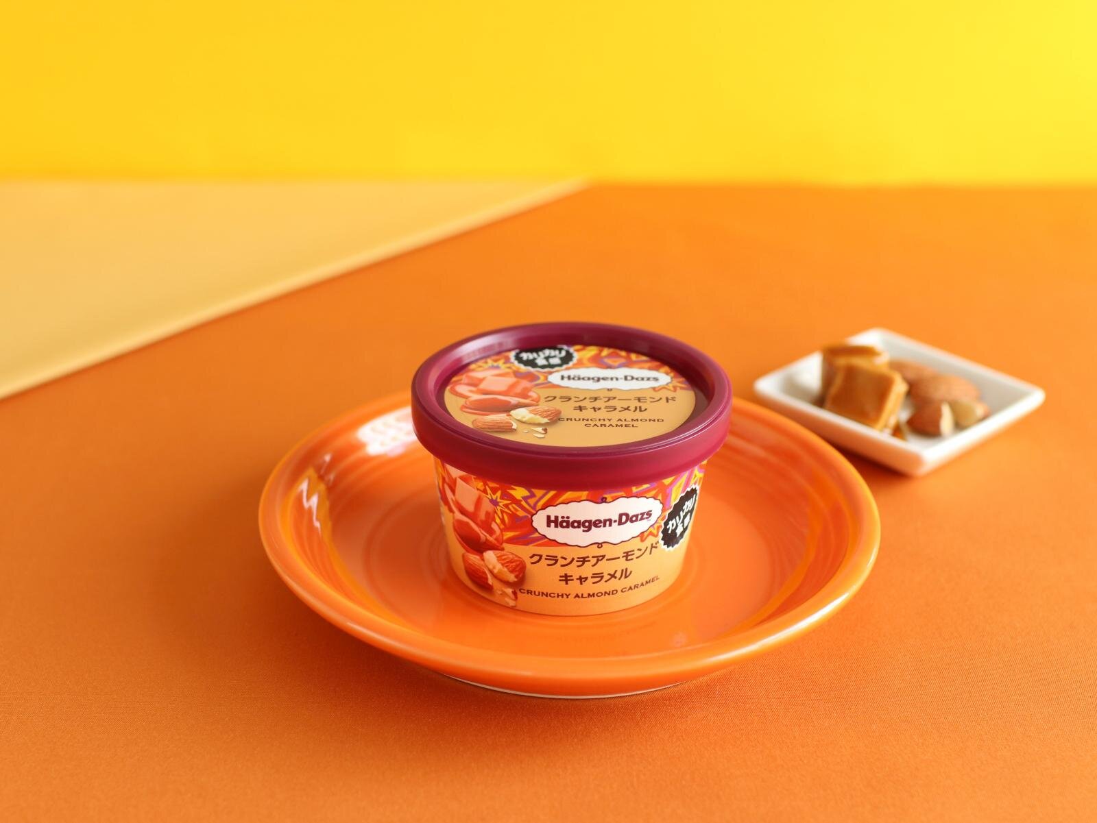 ミニカップ「クランチアーモンドキャラメル」92mL 351円(希望小売価格)※期間限定