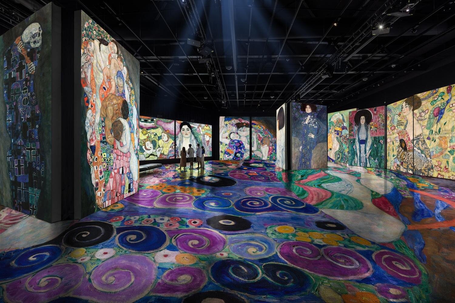 没入型展覧会「クリムト・アライブ」大阪で、グスタフ・クリムト
