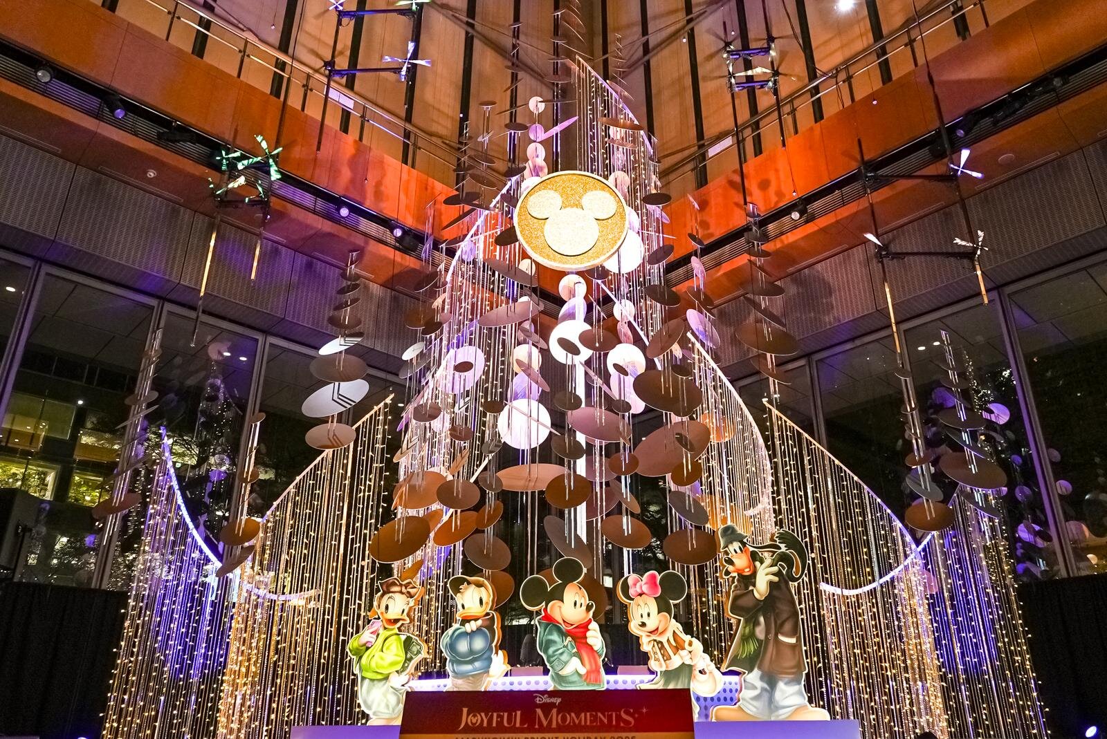 丸の内の25年クリスマス、ディズニー・アニメーション『アナ雪』『ズートピア2』など装飾｜写真1