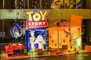 丸の内の25年クリスマス、ディズニー・アニメーション『アナ雪』『ズートピア2』など装飾｜写真6