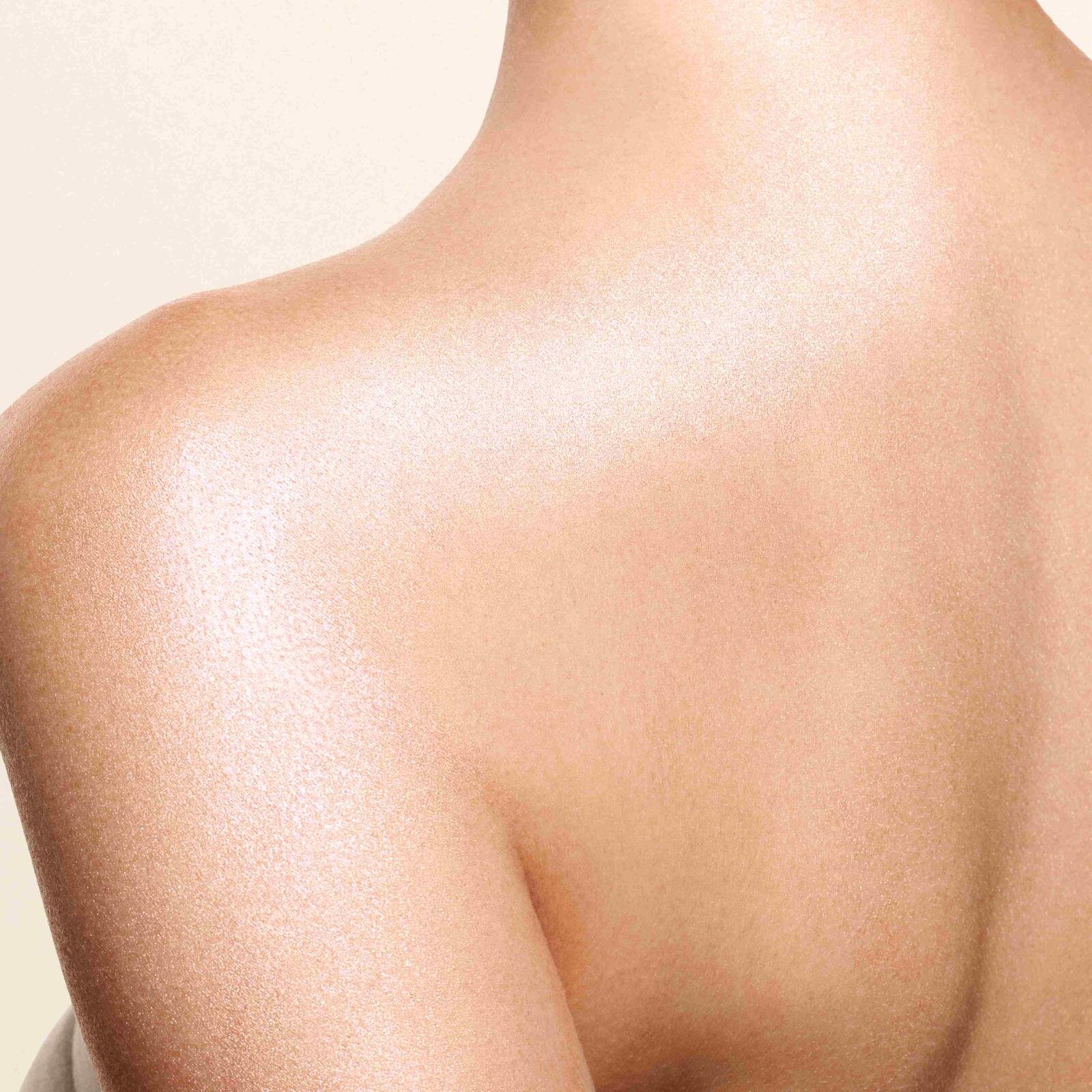 ヴァレンティノ ビューティ初ボディ＆ヘアライン登場、フローラルウッディ香るボディケア｜写真2