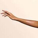 ヴァレンティノ ビューティ初ボディ＆ヘアライン登場、フローラルウッディ香るボディケア｜写真1