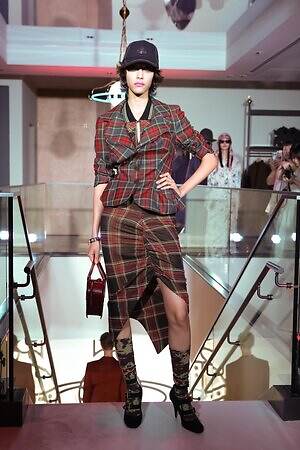 ヴィヴィアン・ウエストウッド青山旗艦店オープンを祝したミニショー、ブランドのDNAで溢れさせて|写真4