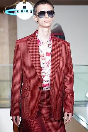 ヴィヴィアン・ウエストウッド青山旗艦店オープンを祝したミニショー、ブランドのDNAで溢れさせて|写真3