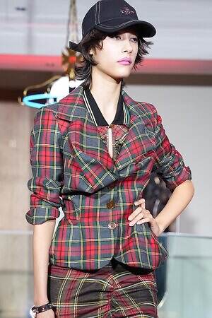 ヴィヴィアン・ウエストウッド青山旗艦店オープンを祝したミニショー、ブランドのDNAで溢れさせて|写真5