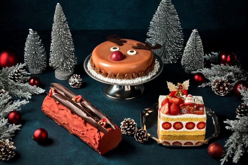 ザ・リッツ・カールトン東京の2025年クリスマスケーキ、“トナカイ型”ムースケーキ＆苺の定番ショート｜写真1