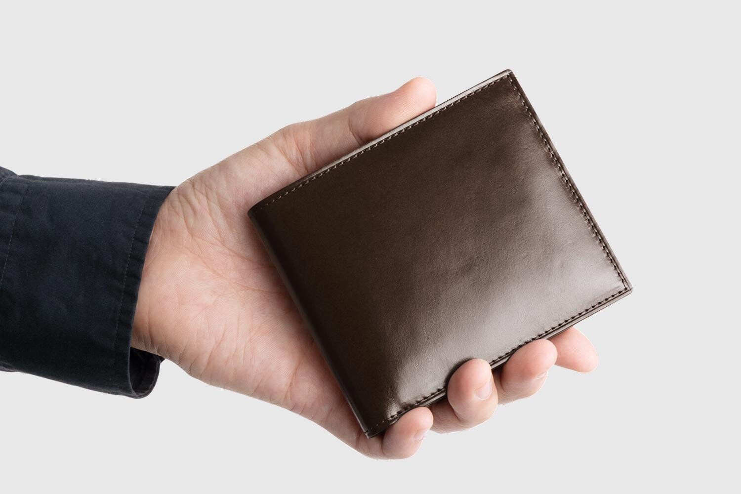 土屋鞄“革のダイヤモンド”コードバンの艶やかレザーグッズ、ミニマルな二つ折り＆長財布