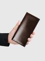 土屋鞄“革のダイヤモンド”コードバンの艶やかレザーグッズ、ミニマルな二つ折り＆長財布｜写真66