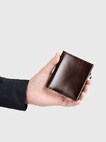 土屋鞄“革のダイヤモンド”コードバンの艶やかレザーグッズ、ミニマルな二つ折り＆長財布｜写真63