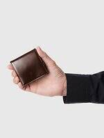 土屋鞄“革のダイヤモンド”コードバンの艶やかレザーグッズ、ミニマルな二つ折り＆長財布｜写真52