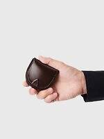 土屋鞄“革のダイヤモンド”コードバンの艶やかレザーグッズ、ミニマルな二つ折り＆長財布｜写真68