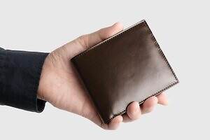 土屋鞄“革のダイヤモンド”コードバンの艶やかレザーグッズ、ミニマルな二つ折り＆長財布