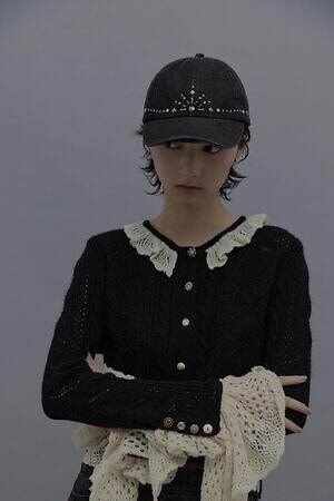 タナカダイスケ×ステュディオス、“鉄柵の装飾”刺繍のシアーワンピース＆アッキガイのバックパック｜写真3