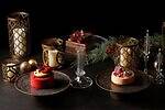 ザ・カハラ・ホテル＆リゾート 横浜25年クリスマスケーキ、"プルメリアの花"飾った真っ赤なケーキ｜写真1