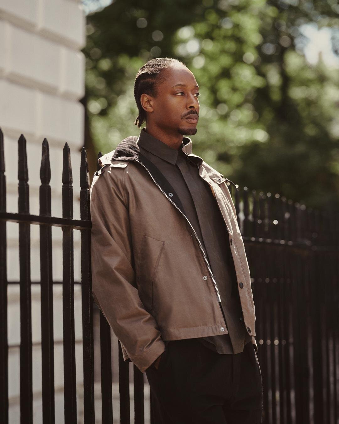 マーガレット・ハウエル×バブアーのアウター、“太畝コーデュロイ襟”のオイルトレンチコートなど｜写真15