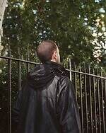 マーガレット・ハウエル×バブアーのアウター、“太畝コーデュロイ襟”のオイルトレンチコートなど｜写真25