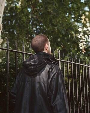 マーガレット・ハウエル×バブアーのアウター、“太畝コーデュロイ襟”のオイルトレンチコートなど｜写真25