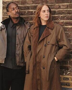 マーガレット・ハウエル×バブアーのアウター、“太畝コーデュロイ襟”のオイルトレンチコートなど｜写真16