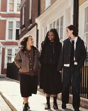 マーガレット・ハウエル×バブアーのアウター、“太畝コーデュロイ襟”のオイルトレンチコートなど｜写真20