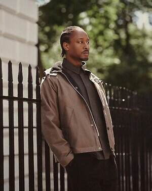 マーガレット・ハウエル×バブアーのアウター、“太畝コーデュロイ襟”のオイルトレンチコートなど｜写真15