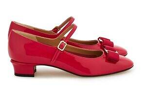 フェラガモの真っ赤なリボンパンプス「ヴァラ」メリージェーンや上品バイカラーのハイヒール