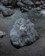 オム プリッセ イッセイ ミヤケ“石の形”から着想のプリーツベスト、偶発的な変形シルエット｜写真5