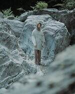 オム プリッセ イッセイ ミヤケ“石の形”から着想のプリーツベスト、偶発的な変形シルエット｜写真9