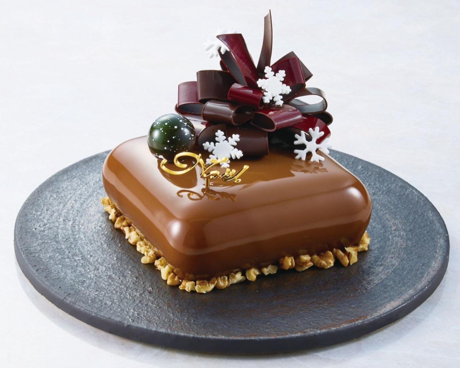 シェフのスペシャリテ ～La Suprême～ (13cm×13cm／6～8名用) 15,000円