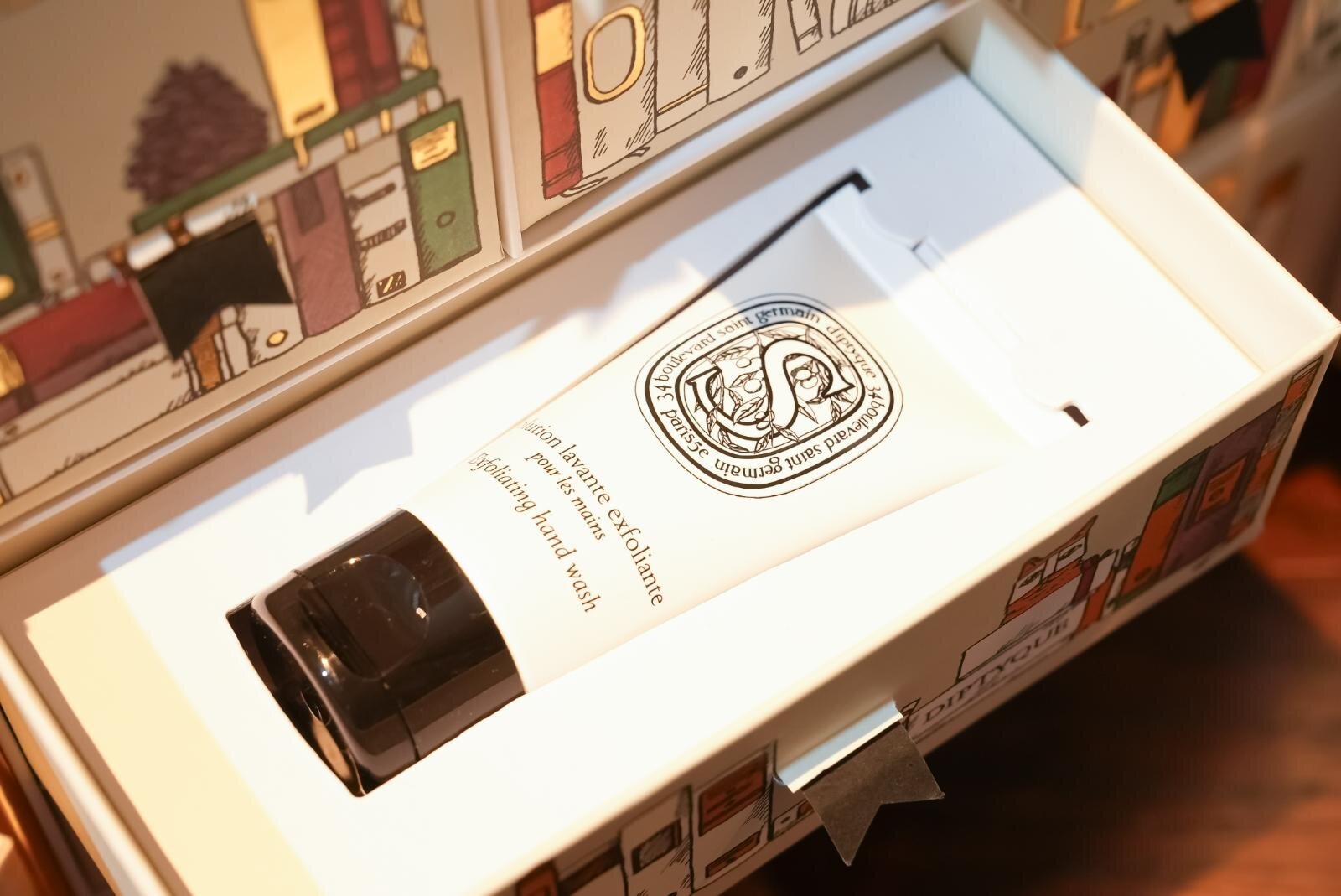 ディプティック2025年クリスマスコフレ第1弾“本型”猫の